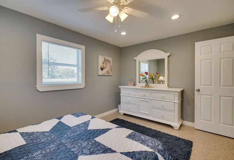 Spacious Arcadia Escape Near Public Boat Ramp