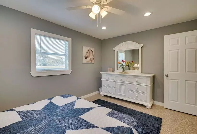 Spacious Arcadia Escape Near Public Boat Ramp