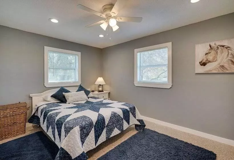 Spacious Arcadia Escape Near Public Boat Ramp