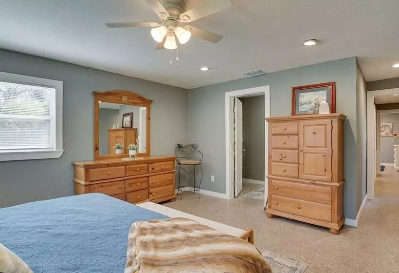 Spacious Arcadia Escape Near Public Boat Ramp