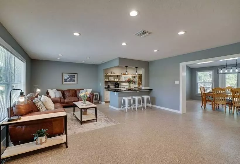 Spacious Arcadia Escape Near Public Boat Ramp