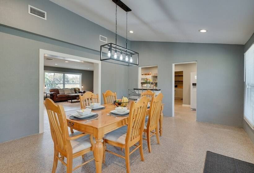 Spacious Arcadia Escape Near Public Boat Ramp