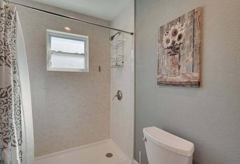 Spacious Arcadia Escape Near Public Boat Ramp