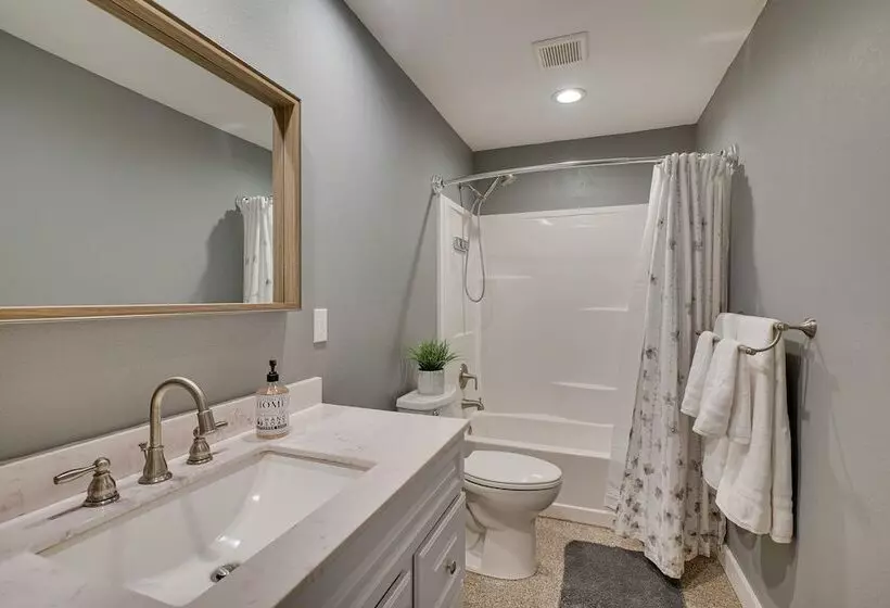 Spacious Arcadia Escape Near Public Boat Ramp