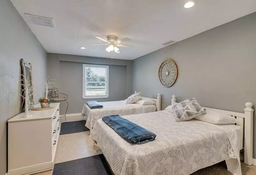 Spacious Arcadia Escape Near Public Boat Ramp