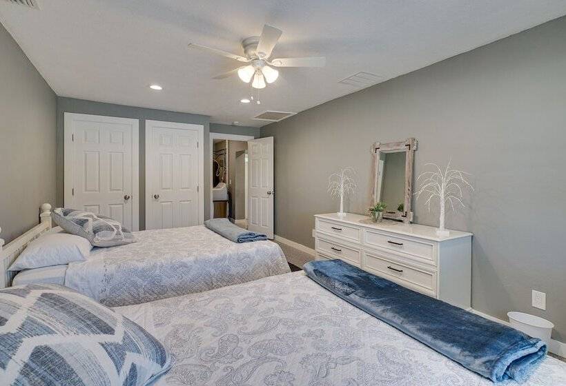 Spacious Arcadia Escape Near Public Boat Ramp