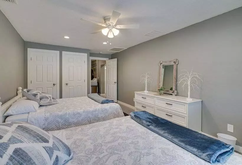 Spacious Arcadia Escape Near Public Boat Ramp