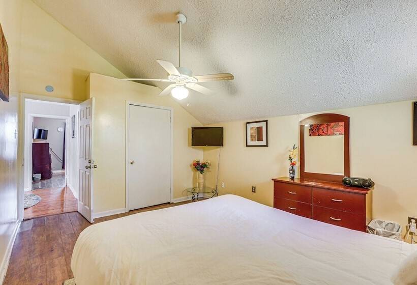 Spacious Charleston Home: Only 3 Mi To Folly Beach