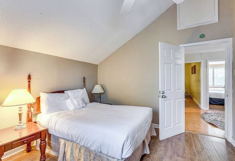 Spacious Charleston Home: Only 3 Mi To Folly Beach