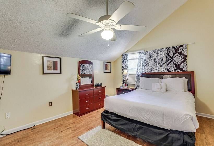 Spacious Charleston Home: Only 3 Mi To Folly Beach