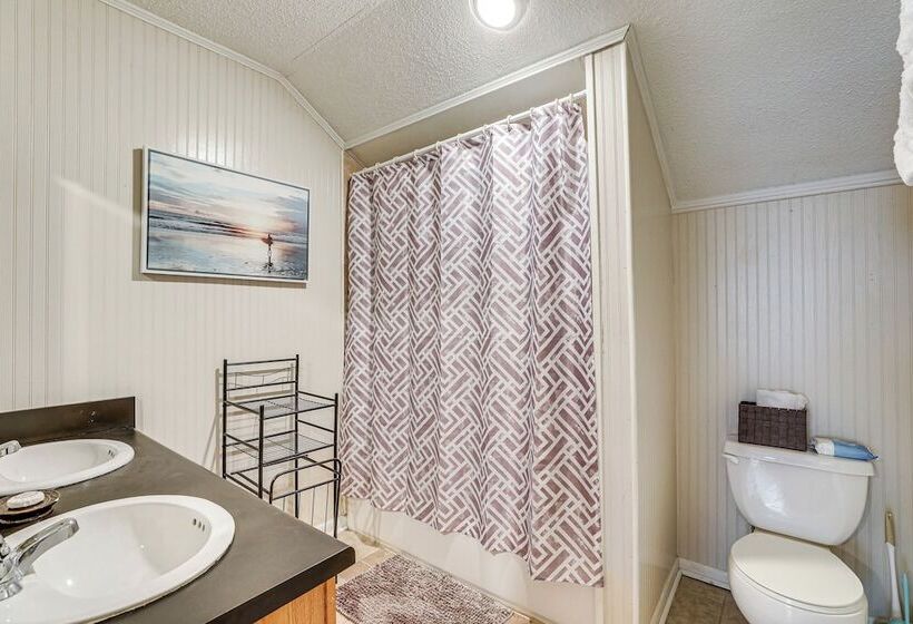 Spacious Charleston Home: Only 3 Mi To Folly Beach