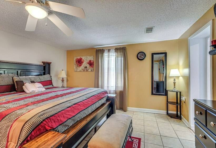 Spacious Charleston Home: Only 3 Mi To Folly Beach