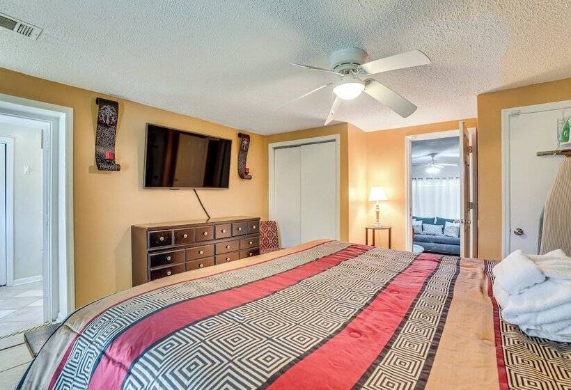 Spacious Charleston Home: Only 3 Mi To Folly Beach