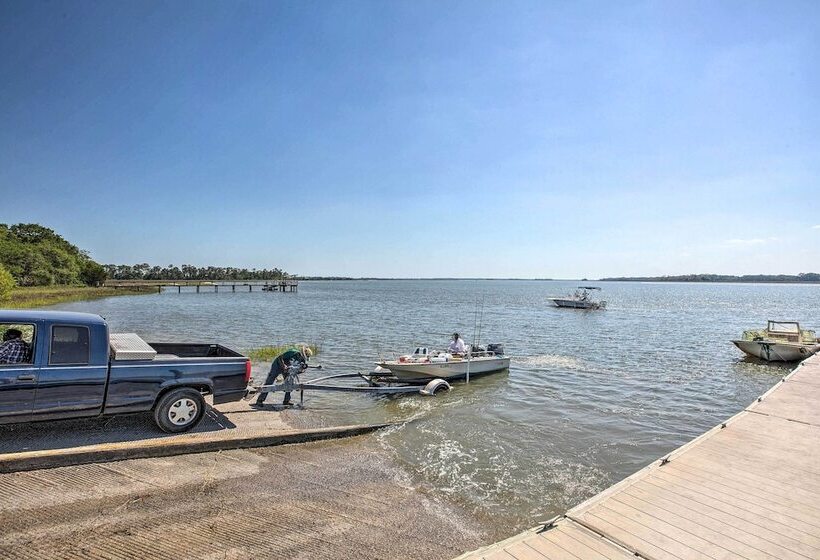 Spacious Charleston Home: Only 3 Mi To Folly Beach