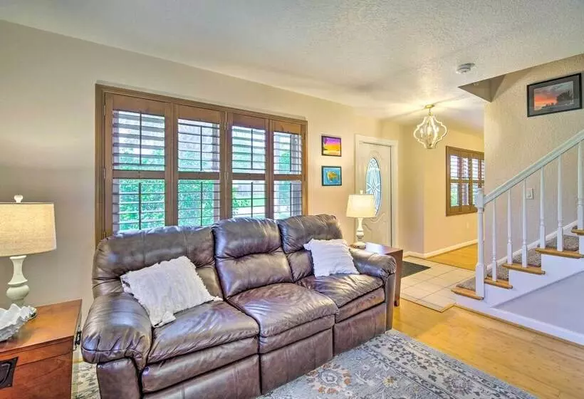 Spacious Satellite Beach Home: Walk To Shore!