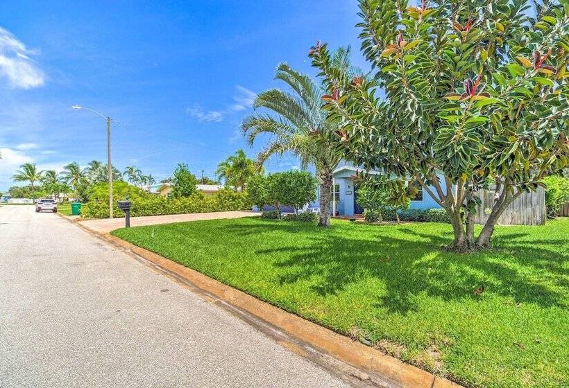 Spacious Satellite Beach Home: Walk To Shore!