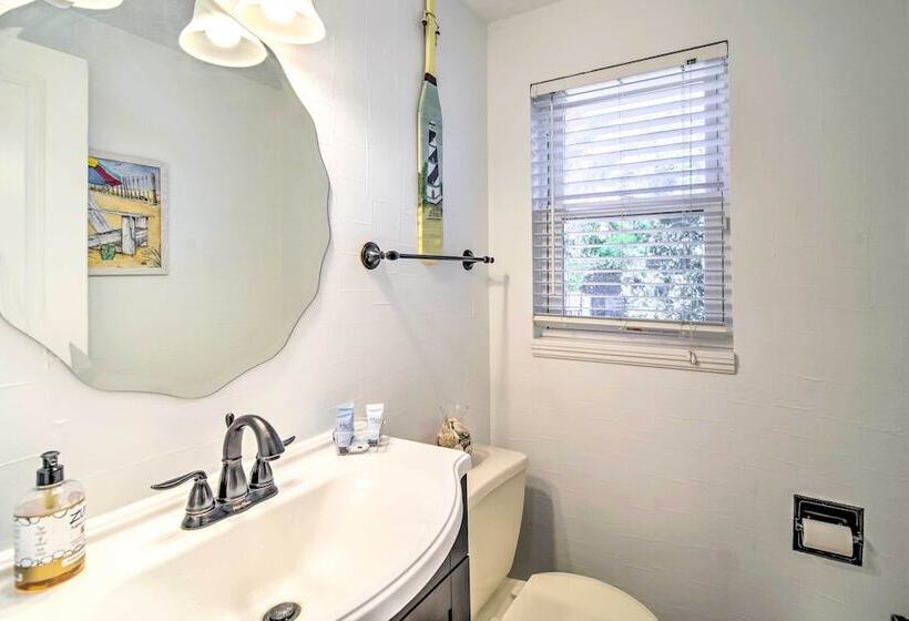 Spacious Satellite Beach Home: Walk To Shore!