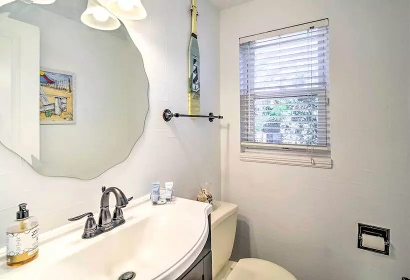 Spacious Satellite Beach Home: Walk To Shore!