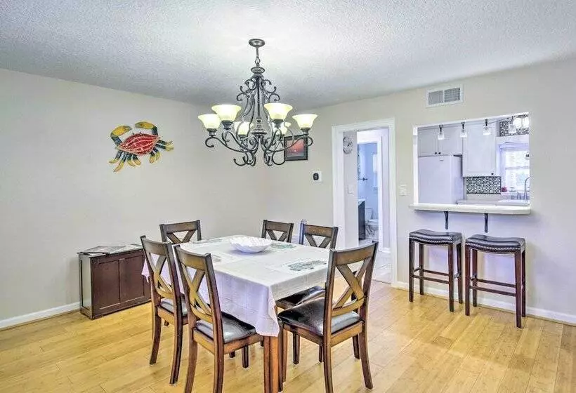 Spacious Satellite Beach Home: Walk To Shore!