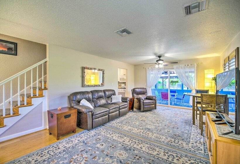 Spacious Satellite Beach Home: Walk To Shore!