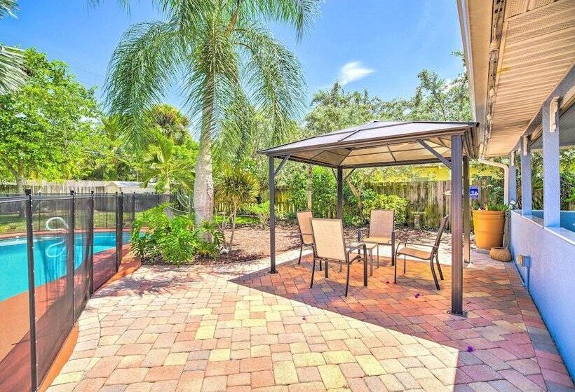 Spacious Satellite Beach Home: Walk To Shore!