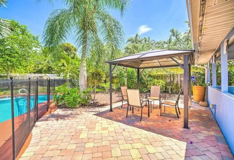 Spacious Satellite Beach Home: Walk To Shore!