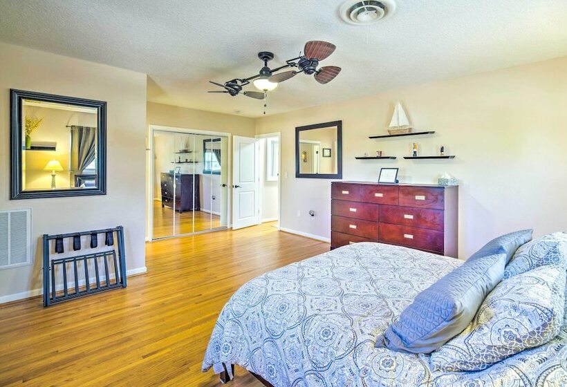 Spacious Satellite Beach Home: Walk To Shore!