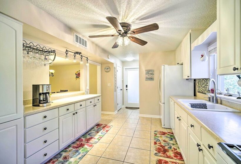 Spacious Satellite Beach Home: Walk To Shore!