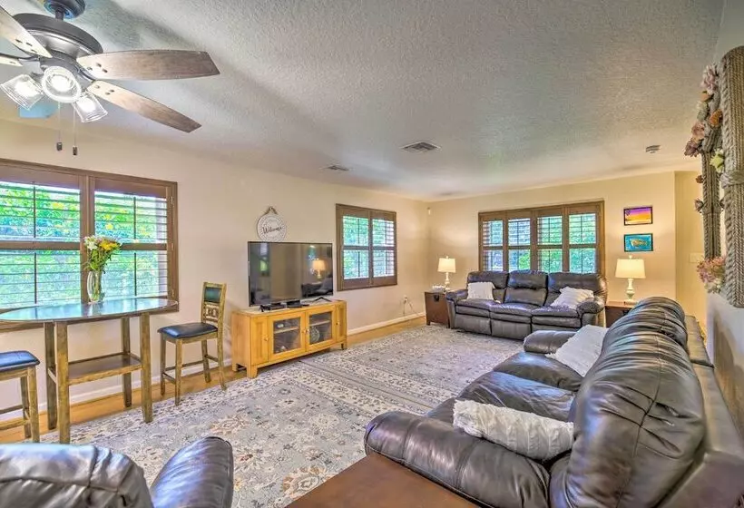 Spacious Satellite Beach Home: Walk To Shore!