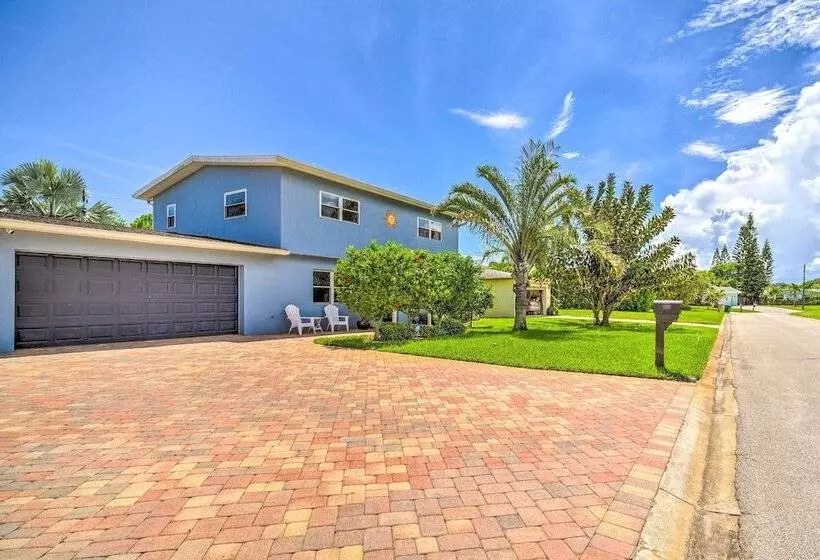 Spacious Satellite Beach Home: Walk To Shore!