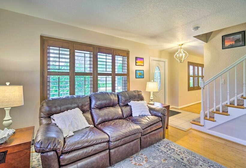 Spacious Satellite Beach Home: Walk To Shore!