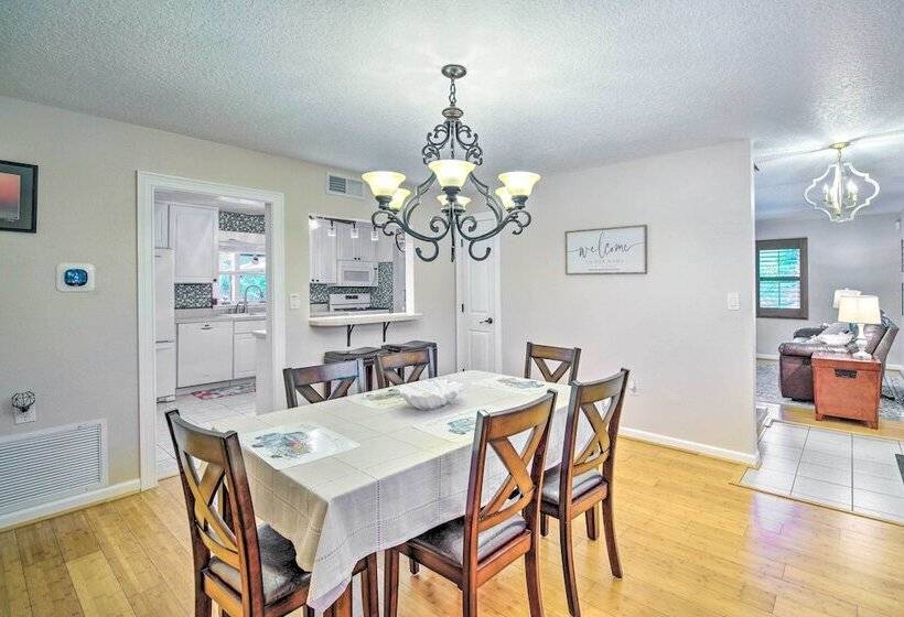 Spacious Satellite Beach Home: Walk To Shore!