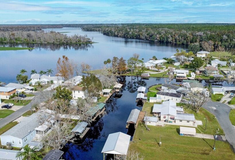 Sunny Waterfront Welaka Home W/ Private Dock!