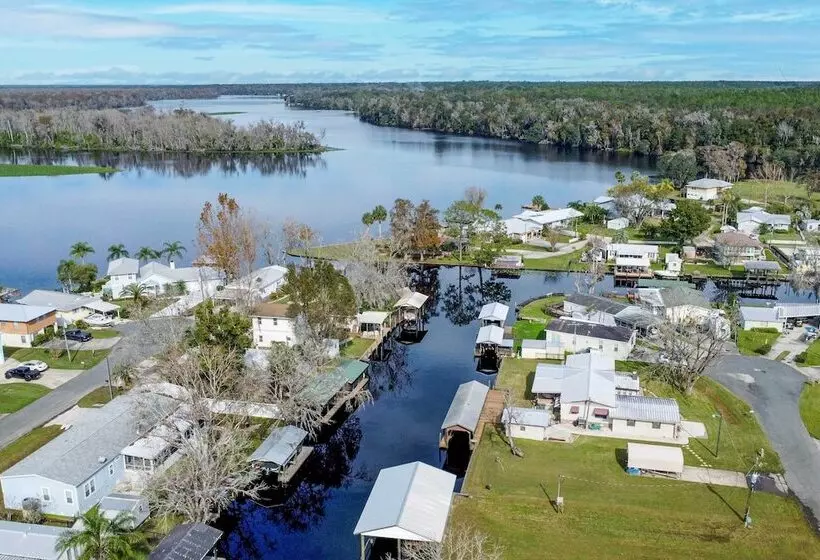 Sunny Waterfront Welaka Home W/ Private Dock!