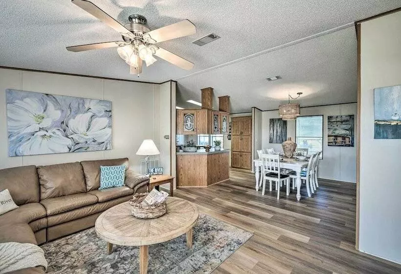 Sunny Waterfront Welaka Home W/ Private Dock!