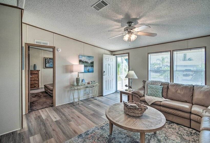 Sunny Waterfront Welaka Home W/ Private Dock!