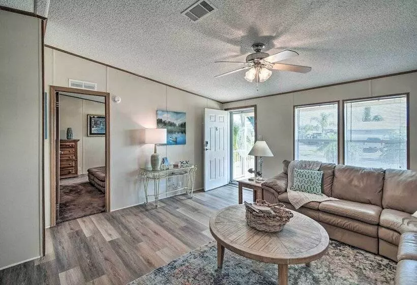 Sunny Waterfront Welaka Home W/ Private Dock!