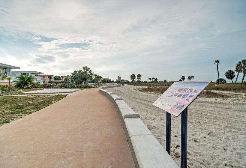 Treasure Island Cottage, Near Boardwalk & Beach!