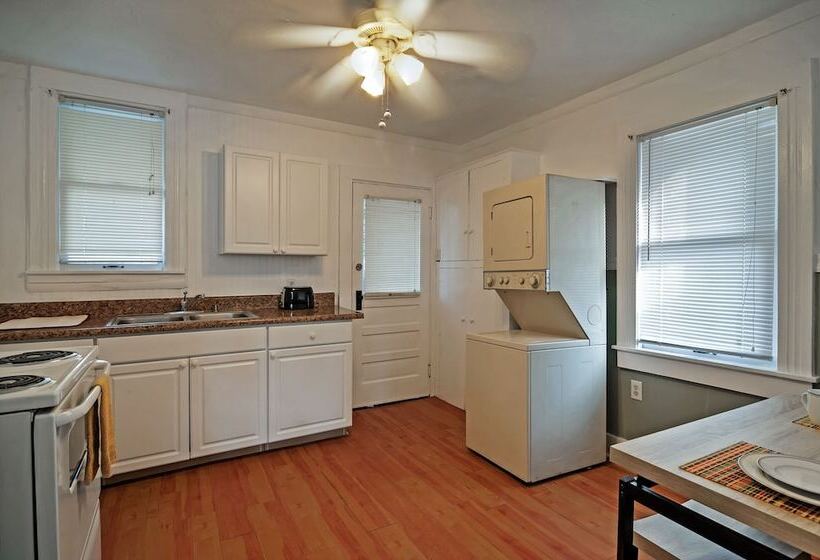 Treasure Island Cottage, Near Boardwalk & Beach!