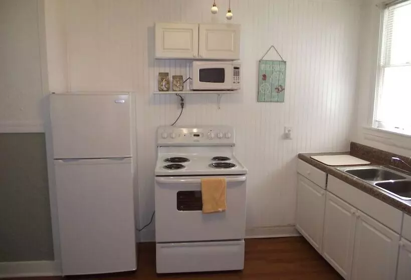 Treasure Island Cottage, Near Boardwalk & Beach!