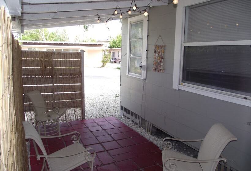 Treasure Island Cottage, Near Boardwalk & Beach!