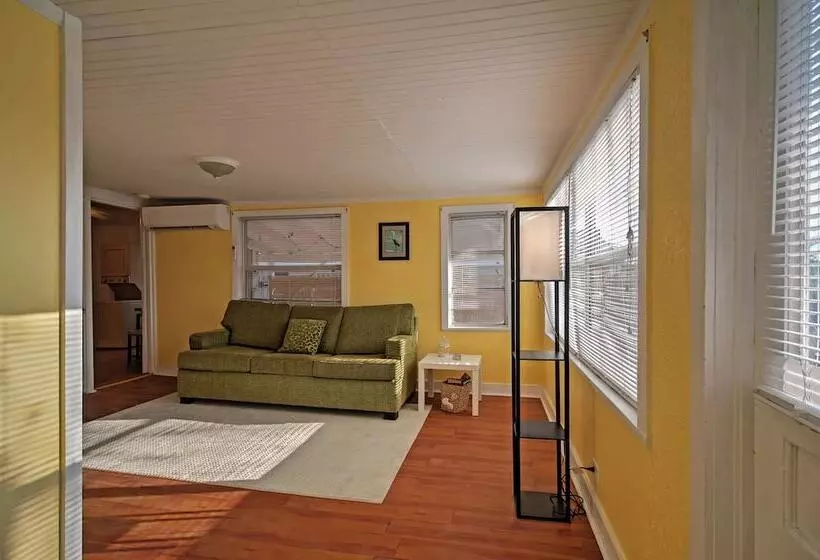 Treasure Island Cottage, Near Boardwalk & Beach!