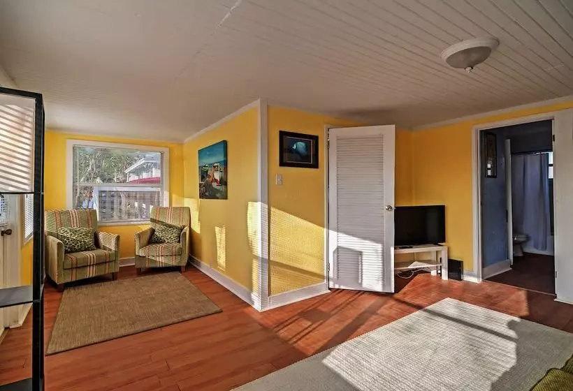 Treasure Island Cottage, Near Boardwalk & Beach!