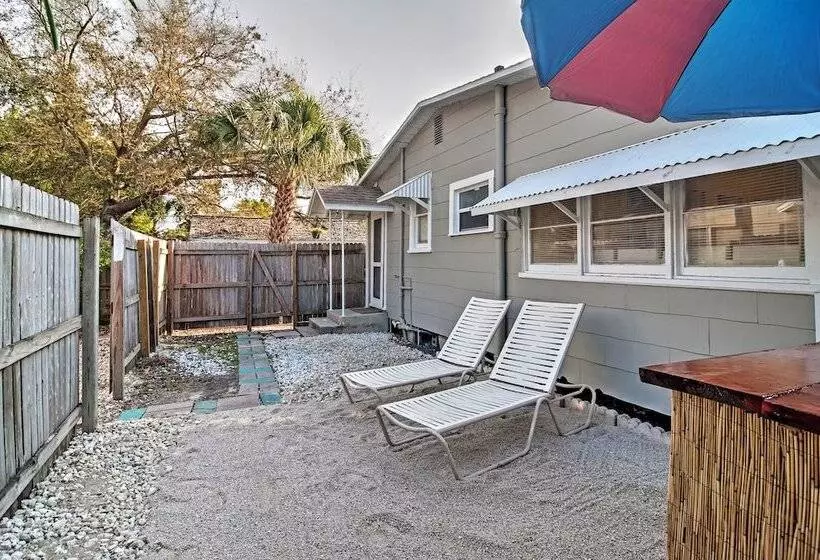 Treasure Island Cottage, Near Boardwalk & Beach!
