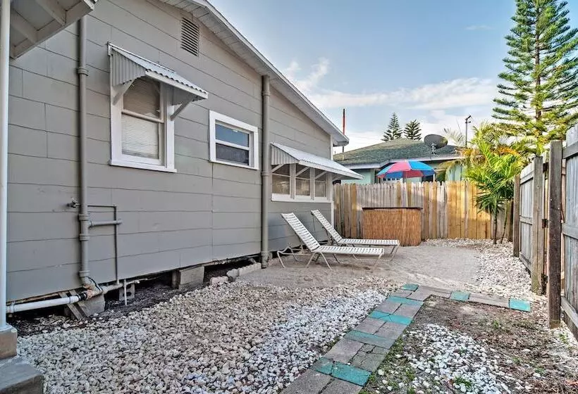 Treasure Island Cottage, Near Boardwalk & Beach!