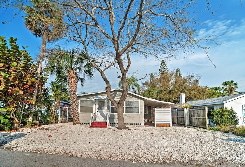 Treasure Island Cottage, Near Boardwalk & Beach!