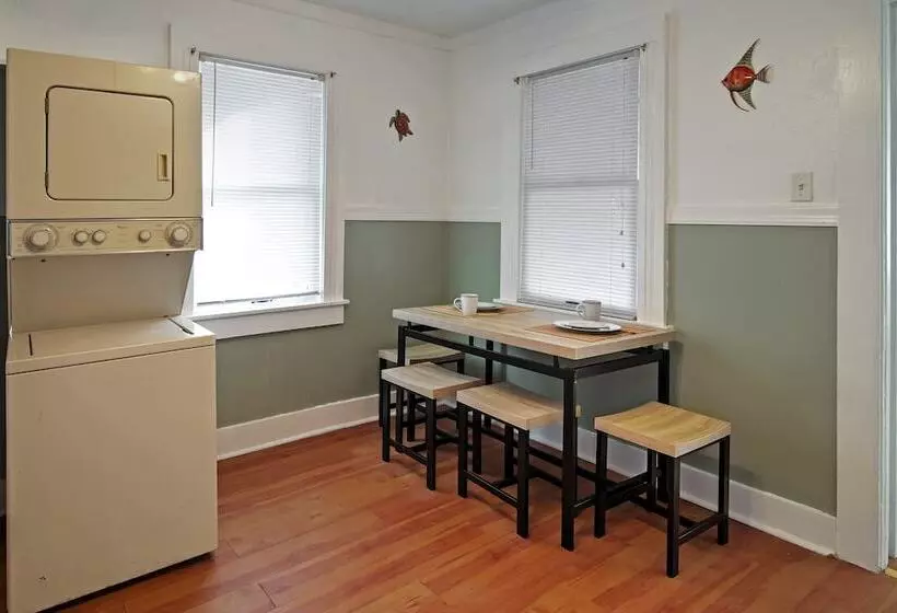 Treasure Island Cottage, Near Boardwalk & Beach!