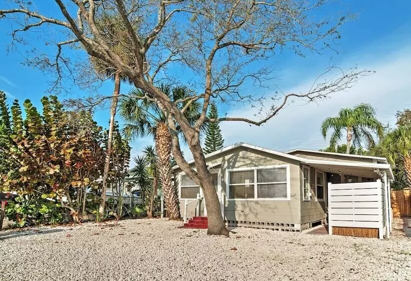 Treasure Island Cottage, Near Boardwalk & Beach!