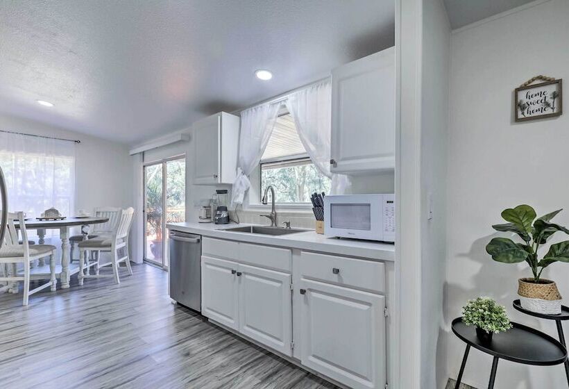 Valrico Retreat W/ Fire Pit ~ 18 Mi To Tampa!