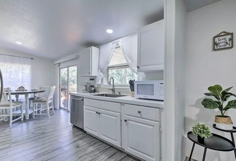 Valrico Retreat W/ Fire Pit ~ 18 Mi To Tampa!